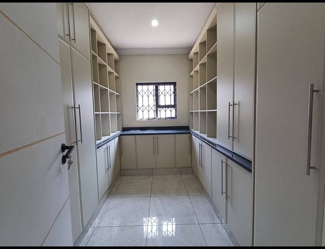 5 BEDROOM HOUSE FOR SALE IN HILTON GARDENS